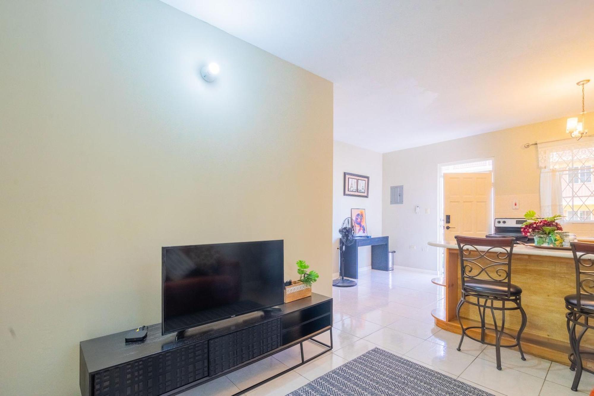 Musgrave Annex- Comfy 1 Bedroom Apartment On The Ground Floor Кингстон Экстерьер фото