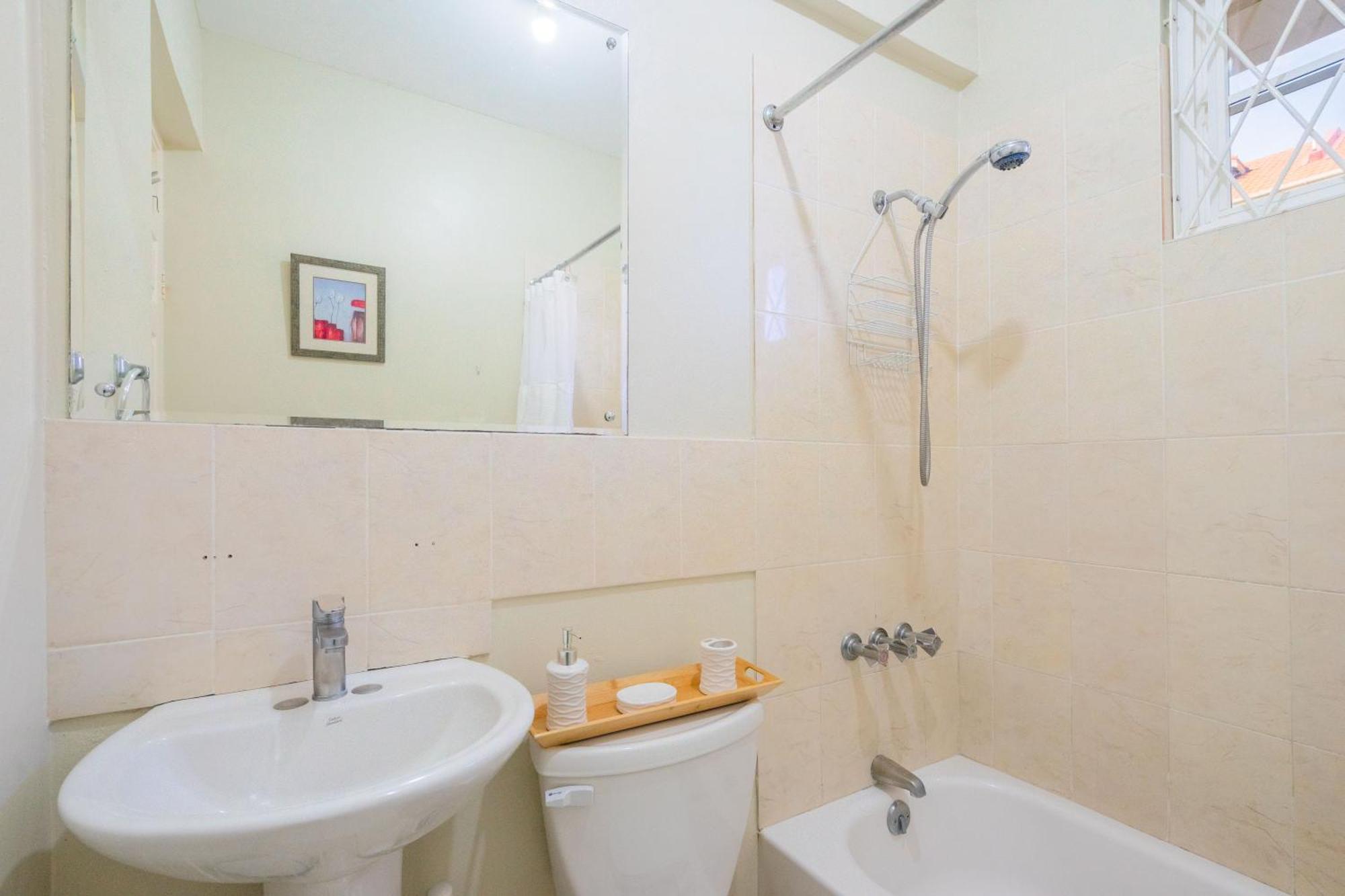 Musgrave Annex- Comfy 1 Bedroom Apartment On The Ground Floor Кингстон Экстерьер фото
