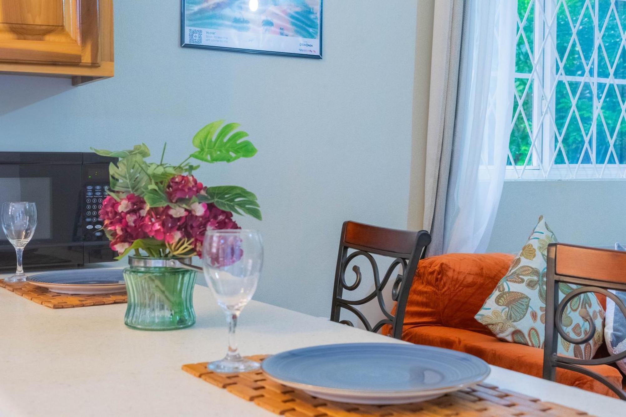 Musgrave Annex- Comfy 1 Bedroom Apartment On The Ground Floor Кингстон Экстерьер фото